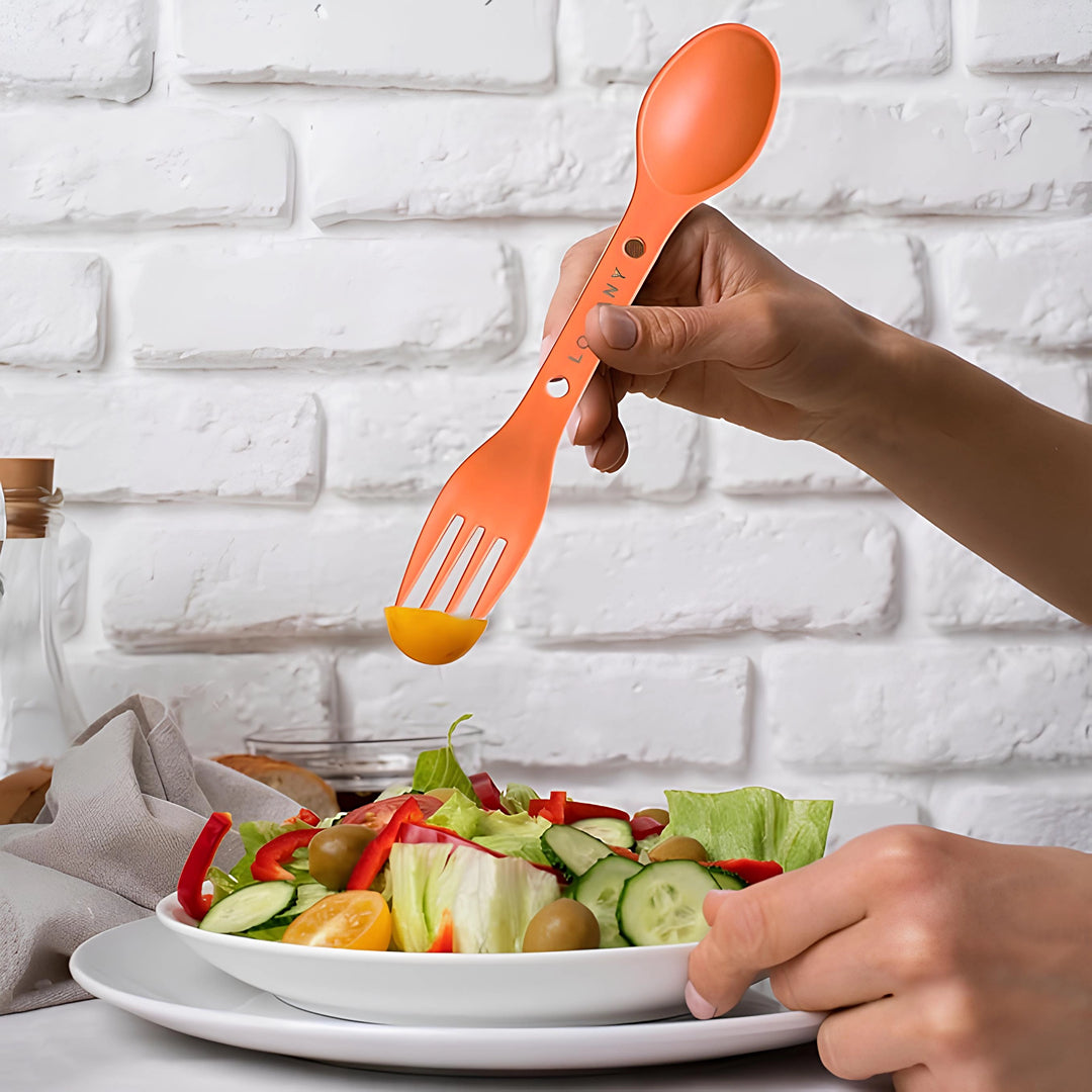 Lomany utensilios de camping.